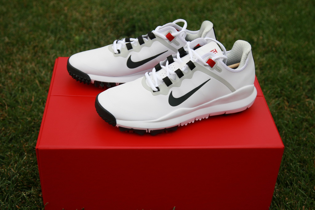 tiger woods golf shoes 2016