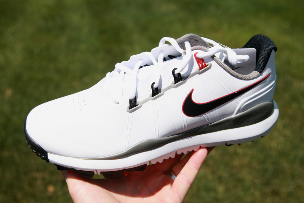 tiger woods 14 golf shoes